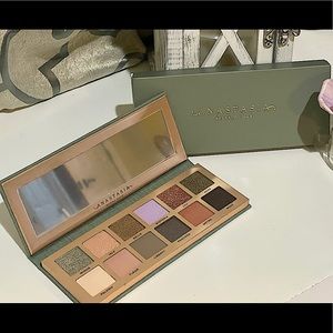 ✨🔥BRAND NEW✨🔥🆕(NIB) - Anastasia Beverly Hills -Nouveau Palette